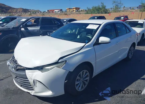 2015 Toyota Camry Le z USA, uszkodzony, nr VIN 4T4BF1FK0FR480324